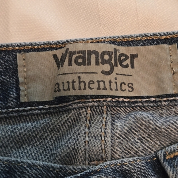 Wrangler Authentics Men's 30Wx29L Classic 5-Pocket Relaxed Fit Cotton Jeans - Picture 8 of 11